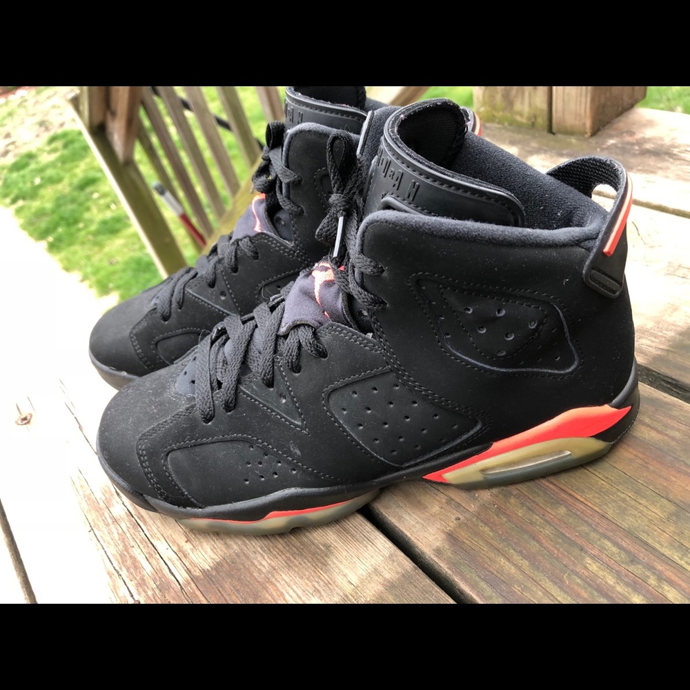 Men’s size 7 Jordans Infared 6 GREAT condition.